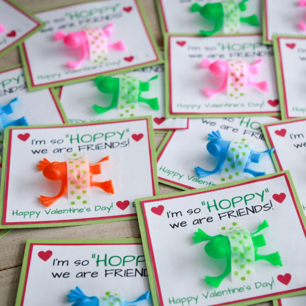 hoppy Valentine's Day cards, Valentine's Day cards, Valentines for kids, frog valentine, frog Valentine's Day cards, valentines day printables, free printables, frog Valentine's Day card, creative Valentine's Day cards, diy Valentine's Day cards, Valentine's Day cards for kids to make