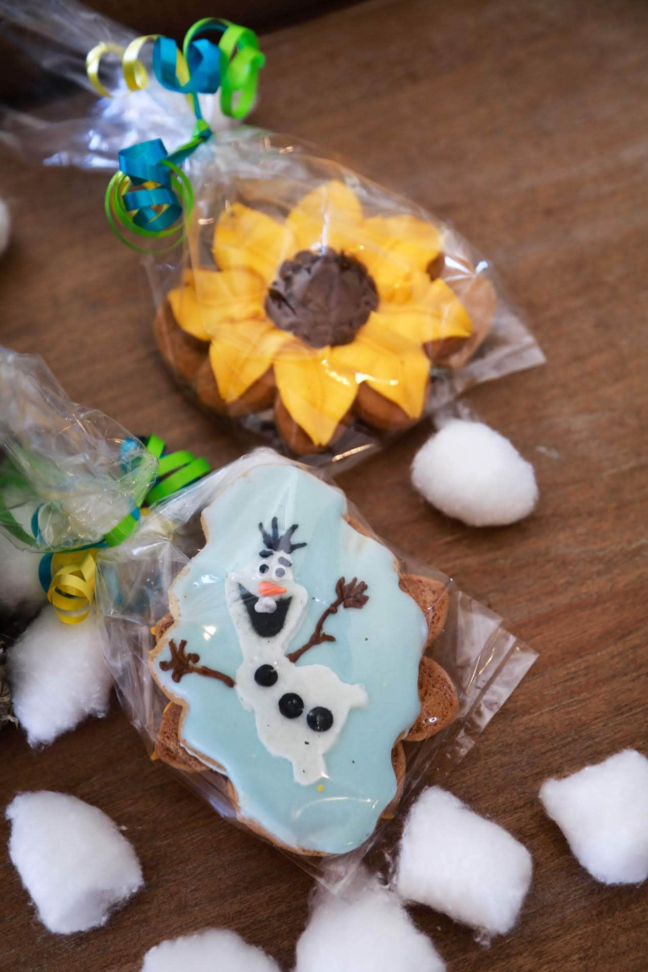 frozen fever cookies, Olaf cookie, sunflower cookie, frozen fever menu, frozen fever party menu, frozen party, frozen fever menu, frozen party decor, frozen birthday party, simply September blog, Elsa and Anna, sunflower party, frozen cake